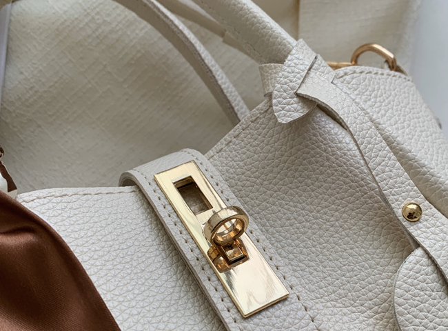 FRENCH NICHE SMALL SQUARE COMMUTING SHOULDER BAG