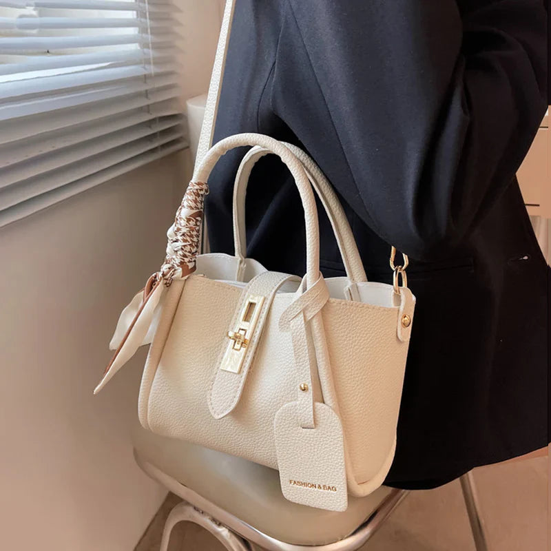 FRENCH NICHE SMALL SQUARE COMMUTING SHOULDER BAG